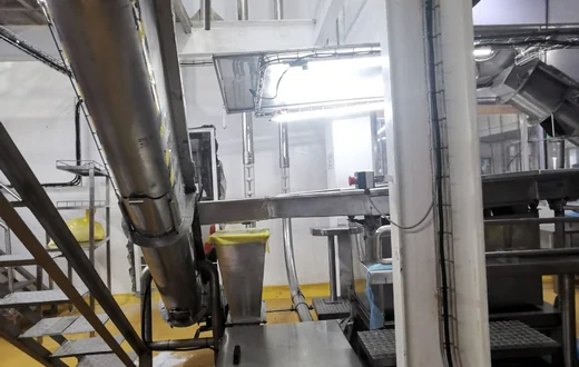 Tubular cable conveyor for food ingredients